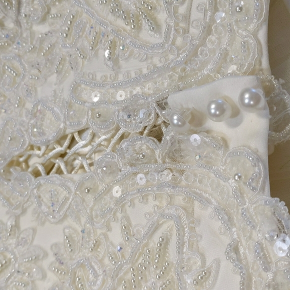 WEDDING DRESS LONG SLEEVE - Picture 11 of 12